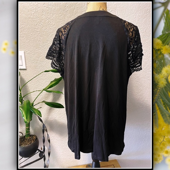 TORRID Keyhole Lace Sleeve Tee #Tlace-tee5p - Picture 2 of 7